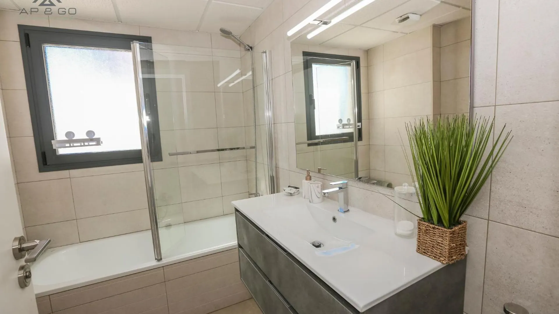 Icon Deluxe Marina Views Apartment La Herradura