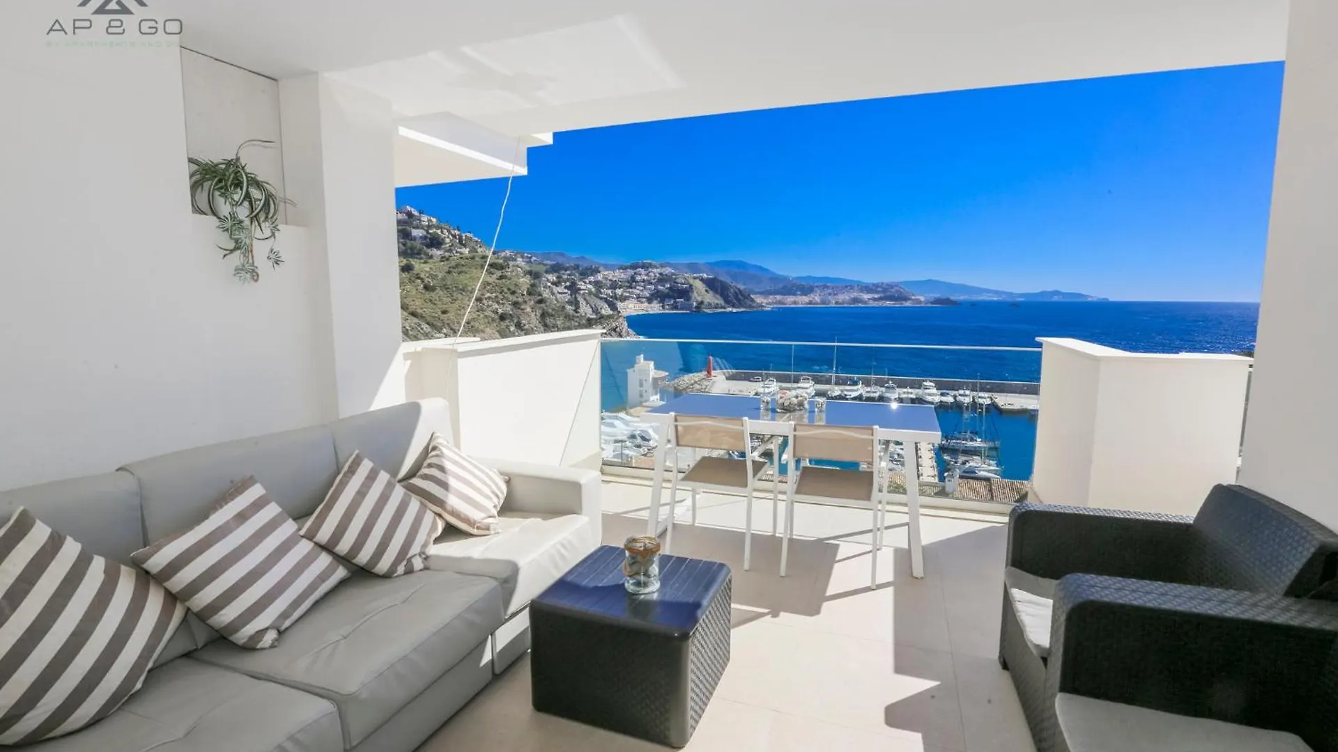 Icon Deluxe Marina Views Apartment La Herradura